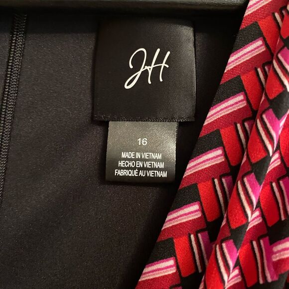 NWT Stylish Red and Black Geometric Midi Dress Size 16 - Picture 6 of 11